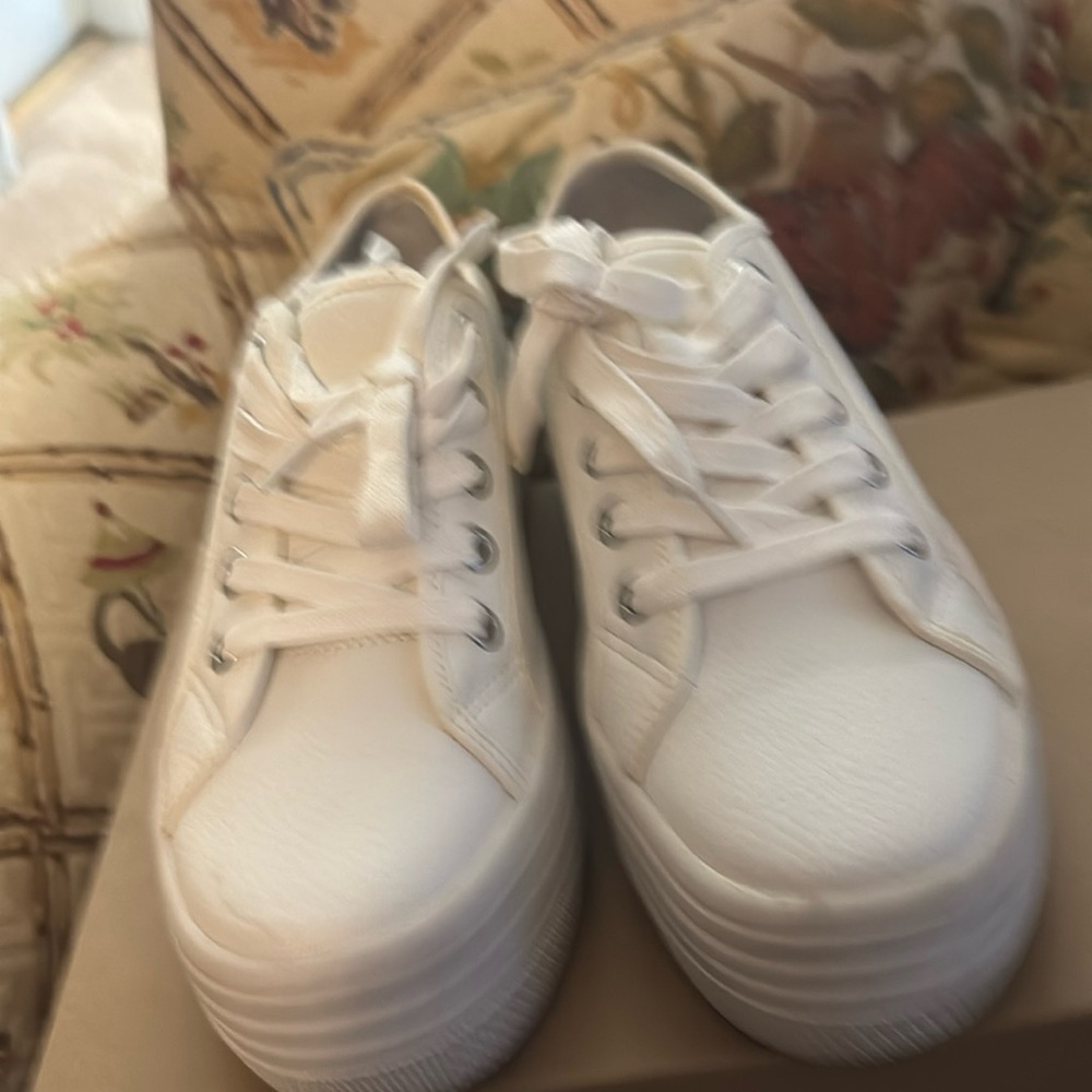 White platform, Steve Madden, tennis shoes, canvas